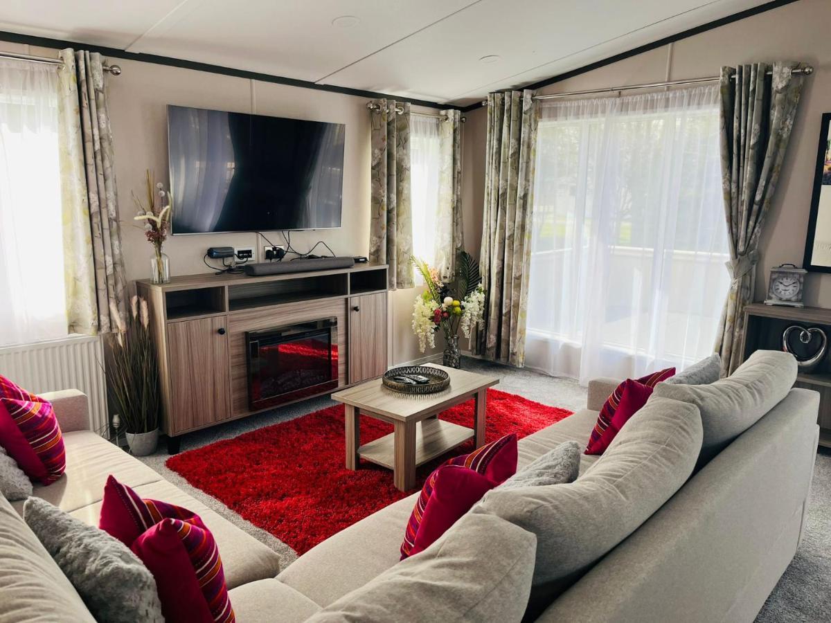 Happy Days Lodge With Hot Tub York Eksteriør bilde